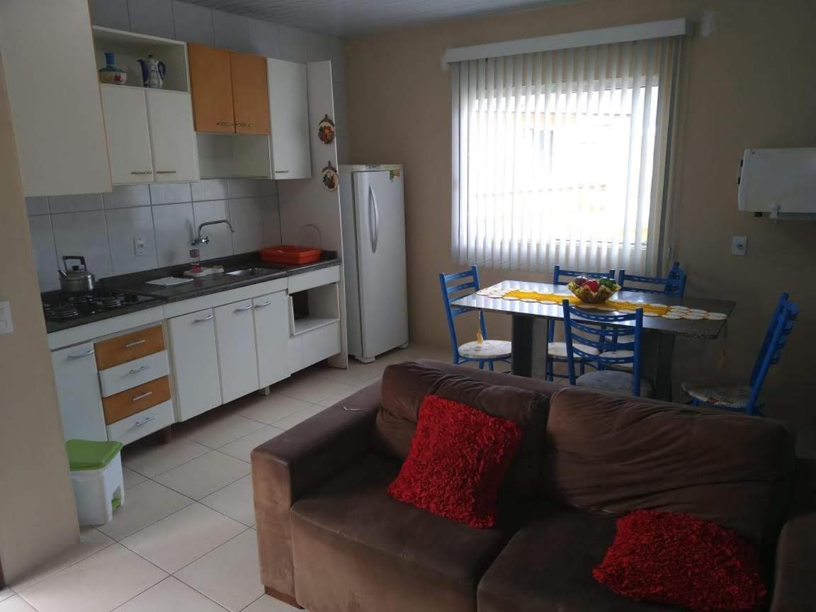 AP da Meri, na praia da Barra Da lagoa Florianopolis Exterior foto